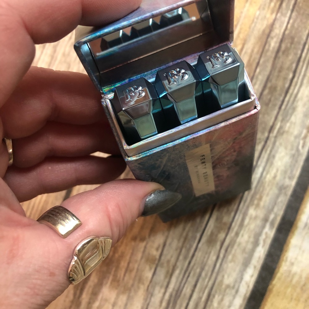 Fenty Beauty Snow Daze frosted metal lipstick set - Picture 3 of 7